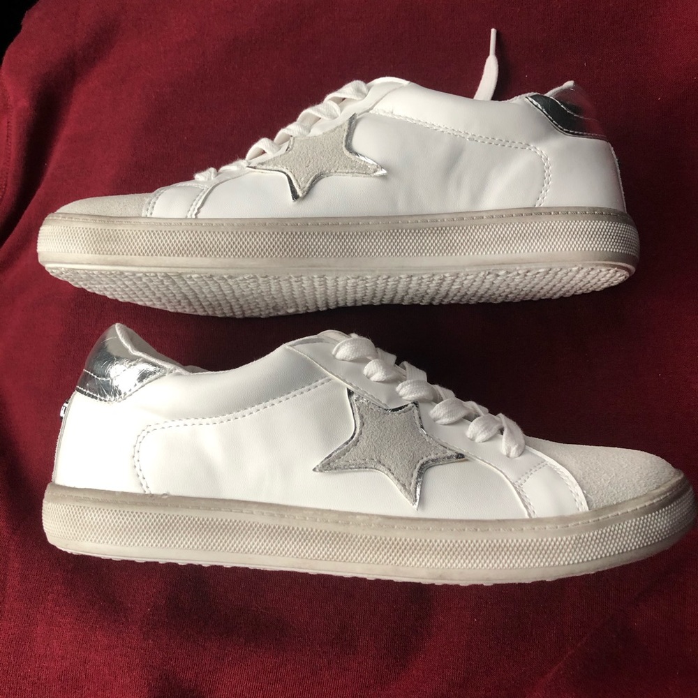 NWOB Steve Madden Zooma Star distressed sneakers